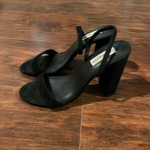 Steve Madden 4 inch black suede one strap chunky heel. Size 8 only worn 3 times.